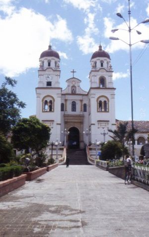 Archivo:IglesiaSanJacintoEnGuasca