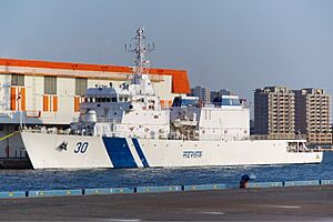 Archivo:IndianCoastGuard OPV30 Vishwast Kobe 20101129-001