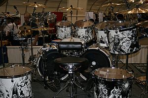Archivo:John Dolmayan's Drum Kit @ Super-Con 2007