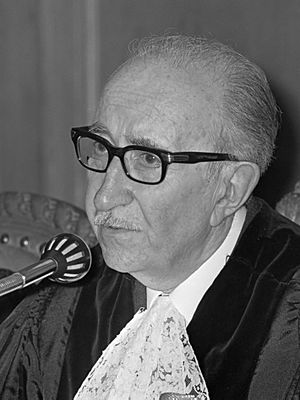 Archivo:José Luis Bustamante y Rivero (1968)