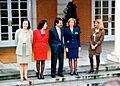 José María Aznar junto a las ministras de su Gobierno. Pool Moncloa. 7 de mayo de 1996