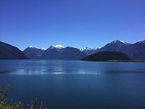 Archivo:Lago yelcho wikipedia