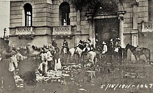 Maderistas at the entrance to the Casino de la Laguna, 15 May 1911.jpg