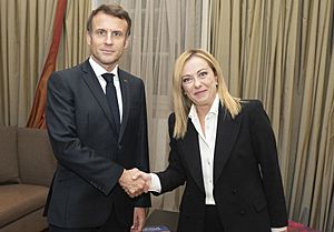 Archivo:Meloni and Macron 2022