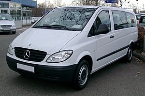 Archivo:Mercedes W639 front 20080127