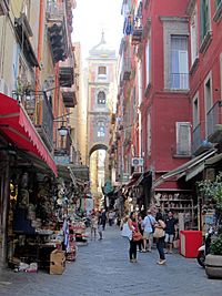 Archivo:Napoli - Via San Gregorio Armeno