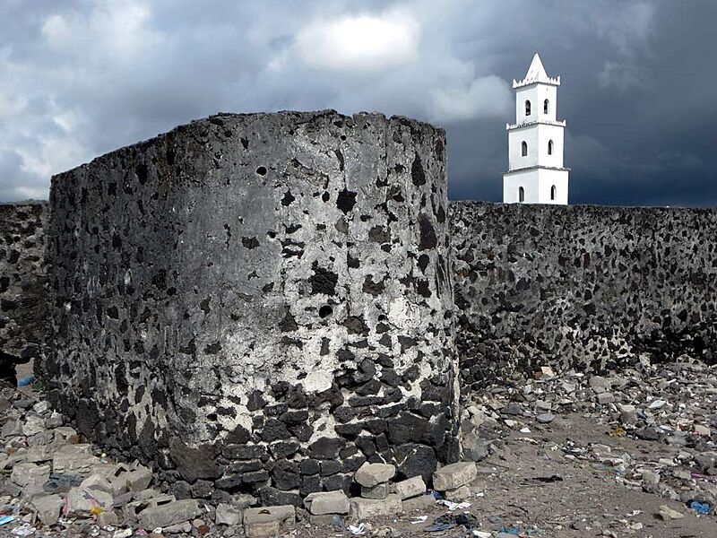 Ntsaoueni Wall (10927095456)