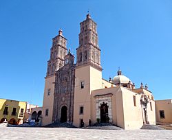 Archivo:Parroquia de Nuestra Señora de los Dolores - Dolores Hidalgo, Guanajuato, México