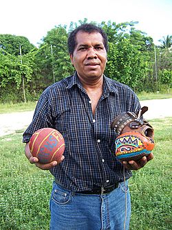 Archivo:Pelota mixteca ball, glove, & player (S Kraft)