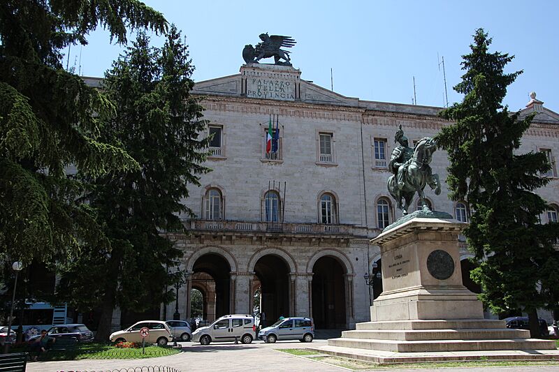 Perugia, palazzo della Provincia (01)