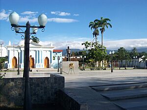 Archivo:Plaza Bolívar de San Pablo
