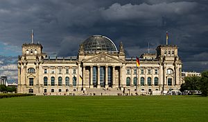 Reichstagsgebäude von Westen.jpg