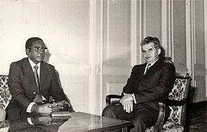 Archivo:Robert Mugabe & Nicolae Ceaușescu, Romania 1976