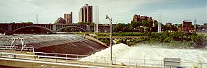 Archivo:StAnthonyFalls apron