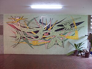 Archivo:UCV 2015-380 Mural en relieve de Wilfredo Lam, 1957