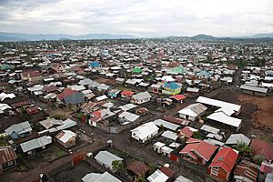 Archivo:15 novembre 2014. Goma, Nord-Kivu, RD Congo. Une vue aérienne de la ville de Goma. (16927160596)