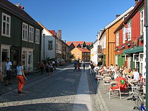 Archivo:Bakklandet in Trondheim 4