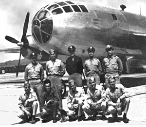 Archivo:Bocks-Car-enlisted-flight-crew