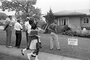 Archivo:Bomb-damaged home of Arthur Shores (5 September 1963)