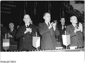 Archivo:Bundesarchiv Bild 183-24000-0172, Berlin, IV. SED-Parteitag