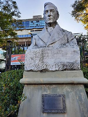 Archivo:Busto José Mármol - Plaza del lector - BNMM