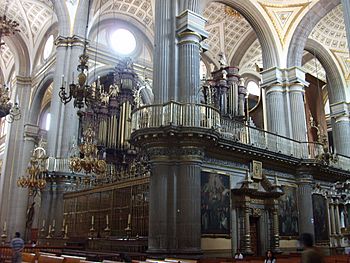Archivo:Coro de la catedral de Puebla1