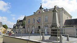 Cossé-le-Vivien F town hall.JPG