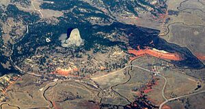 Archivo:Devils Tower aerial