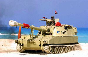 Archivo:Egyptian M109 during Operation Bright Star 2005