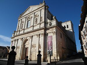Archivo:IglesiaDeSantaCruzMedinaDeRioseco20100114201634SAM 2297