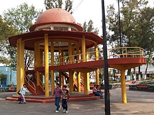 Archivo:Kiosco plaza civica tulyehualco