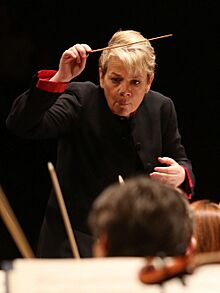 Marin Alsop with OSESP (35693407725) (cropped).jpg