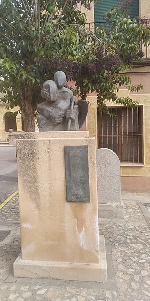 Archivo:Monumento a los mayores de Muñoveros
