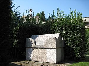 Archivo:Ottorino Respighi tomb 02