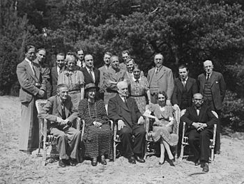 Archivo:Photo 7 Council 1938, WRI