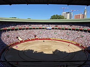 Archivo:Plaza de Toros de Pamplona Pamplona Spain 2022