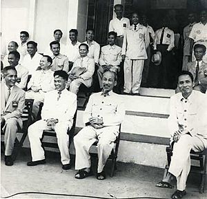 Archivo:President Ho Chi Minh watching soccer 1958