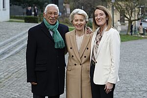 Archivo:Roberta Metsola, EP President meets with Ursula Von Der Leyen, EC President and Antonio Costa, President of the European Council