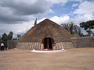 Archivo:Rwanda Nyanza Mwami Palace