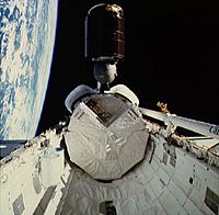 Archivo:STS-51-D Telesat-1 deployment