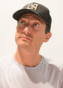 Sasha Roiz (35019545342).jpg