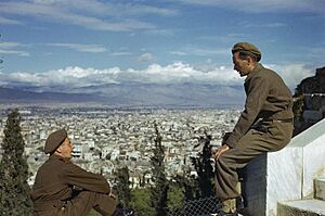 Archivo:The British Army in Athens, Greece, October 1944 TR2515