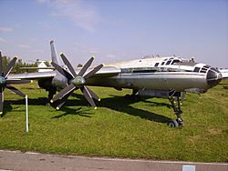 Archivo:Tu-116 in Ulyanovsk Aircraft Museum