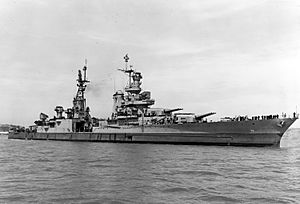 Archivo:USS Indianapolis (CA-35) off the Mare Island Naval Shipyard on 10 July 1945 (19-N-86911)