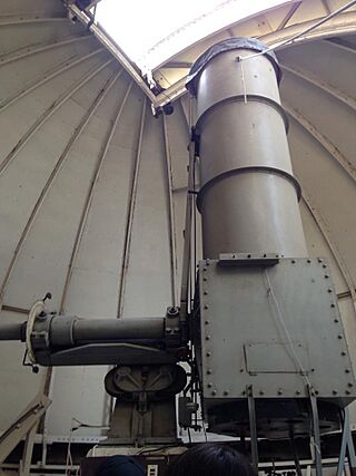 Vista del interior del observatorio Manuel Foster Recabarren.jpg