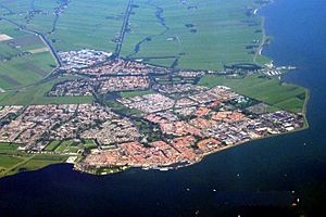 Archivo:Volendam 20040902 2231