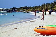 Archivo:West Bay Beach -Roatan -Honduras-23May2009