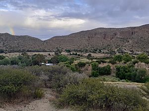 Archivo:YAVI CHICO - Vista Abra grande Arcoíris