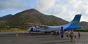 Archivo:Air Caraïbes ATR 72-500 (F-OIJK) at L'Espérance Airport