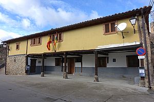 Archivo:Ayuntamiento de Zarzosa